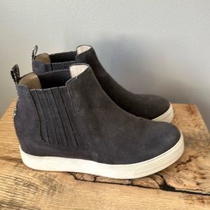 Dolce Vita women’s bootie size 8.5. Slate blue.